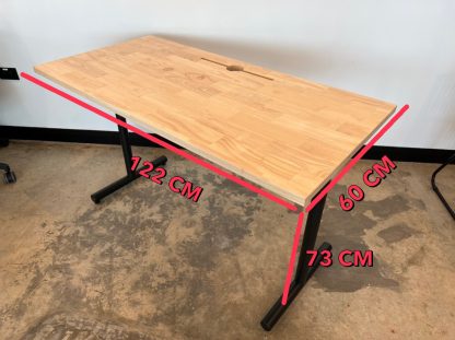 โต๊ะทำงานไม้สนประสาน