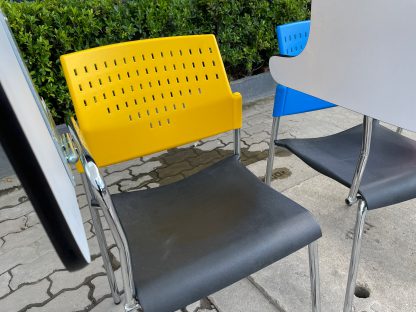 เก้าอี้เลคเชอร์ โครงขาเหล็ก พนักพิงพลาสติกคละสี ท็อปเลคเชอร์ไม้อัดสีขาว