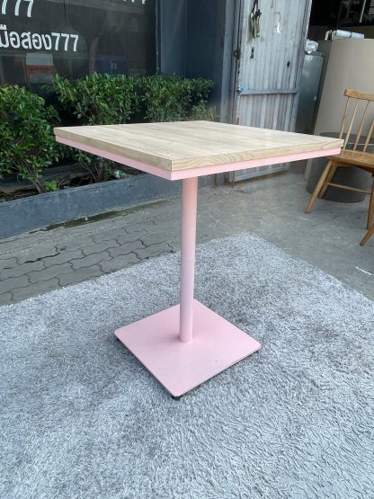 โต๊ะทานอาหาร 2 ที่นั่ง โครงขาเหล็กสีชมพู ท๊อปลายไม้ 
