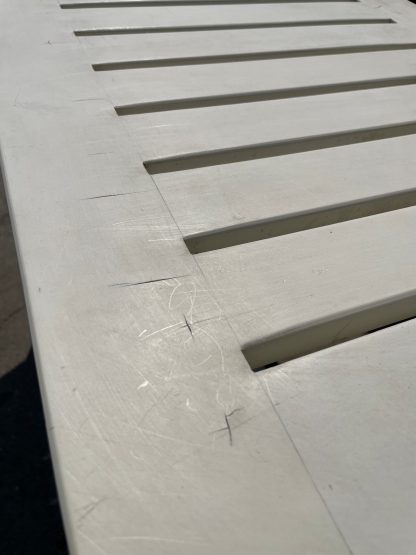 โต๊ะกลาง สีขาว พลาสติกขึ้นรูป แบรนด์ Viriyaki