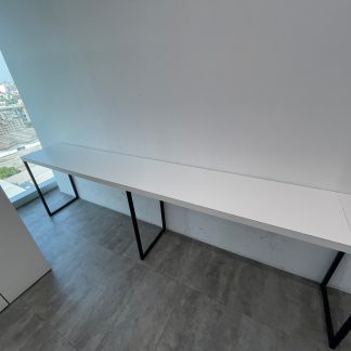 โต๊ะยาว โครงขาเหล็ก สีดำ ท็อปสีขาว