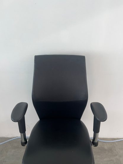 เก้าอี้สำนักงานเบาะหนังสีดำ Euro 2009