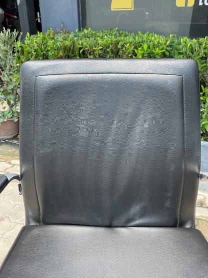 เก้าอี้สำนักงาน Perfect เบาะหนังดำ ขาเหล็ก มีแขน