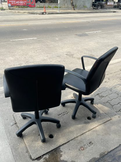 เก้าอี้สำนักงานเบาะหนังสีดำ แบรนด์ mono 
