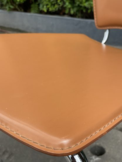 เก้าอี้โครงขาเหล็ก หนังเทียมสีน้ำตาล