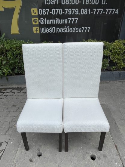 เก้าอี้ โครงขาไม้ เบาะหนังเทียมสีขาว