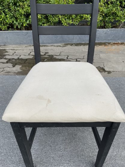 เก้าอี้ โครงขาไม้ สีดำ เบาะผ้าสีเทา แบรนด์ IKEA