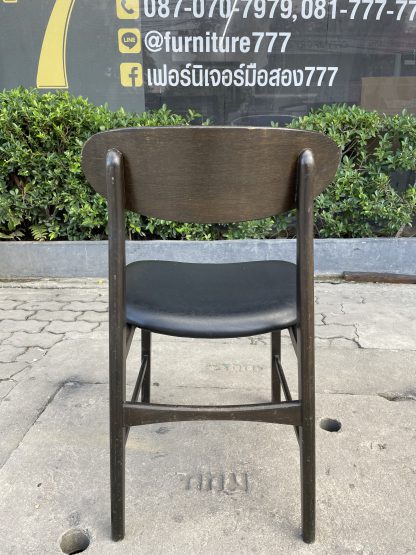เก้าอี้ไม้จริง สีน้ำตาลเข้ม เบาะหนังเทียมสีดำ