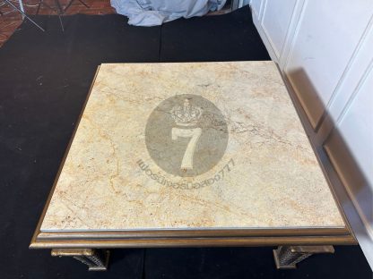 03.โต๊ะกลางท็อปหินอ่อนสีขาวโครงขาไม้แกะลายสีทอง