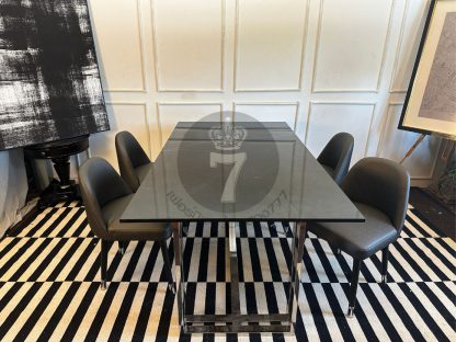25 โต๊ะทานอาหาร 4 ที่นั่งท็อปหินอ่อนสีดำ โครงขาสเเตนเลสสีเงิน พร้อมเก้าอี้เบาะหนังเทียม สีเทาเข้ม โครงขาไม้สีดำ