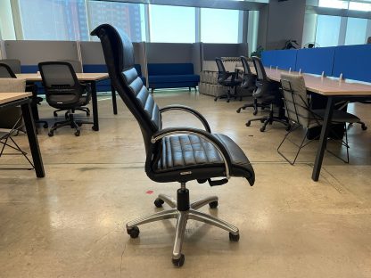 เก้าอี้สำนักงานหลังสูง แบรนด์ LOGICA เบาะหนังเทียมสีดำ มีล้อเลื่อน