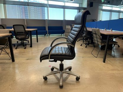 เก้าอี้สำนักงานหลังสูง แบรนด์ LOGICA เบาะหนังเทียมสีดำ มีล้อเลื่อน