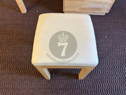26.ชุดโต๊ะเครื่องแป้งไม้ยางพารา 4 ลิ้นชัก พร้อมเก้าอี้เบาะหนังสีขาว