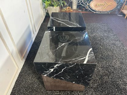 20.โต๊ะข้างเตียง ดีไซน์ ท็อปหินอ่อนแท้สีดำ ฐานไม้หุ้มสเเตนเลสสีโกลด์ งานสั่งทำ