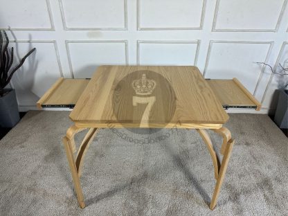 9.โต๊ะอเนกประสงค์ไม้สน 2 ที่นั่ง 2 ลิ้นชัก พร้อมเก้าอี้ไม้สน เบาะหนัง PU สีเทา งานดีไซน์