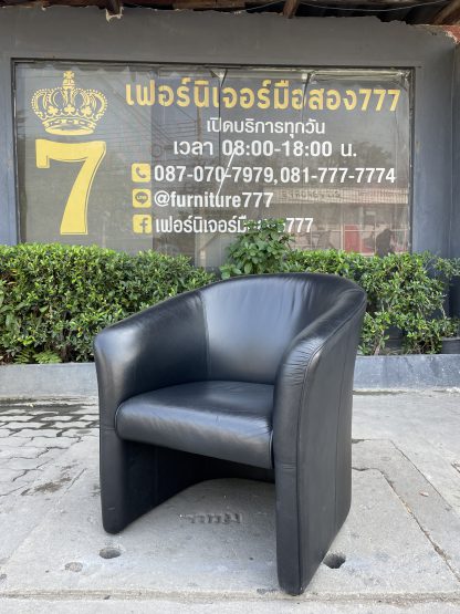 เก้าอี้อาร์มแชร์ แบรนด์ Modernform เบาะหนังเทียม สีดำ