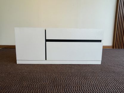 ตู้วางทีวี ไม้อัดสีขาว 1 บานเปิด 2 ลิ้นชัก