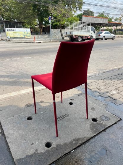 เก้าอี้โครงเหล็ก หุ้มผ้าเบาะนั่งและพนักพิง สีแดงสด