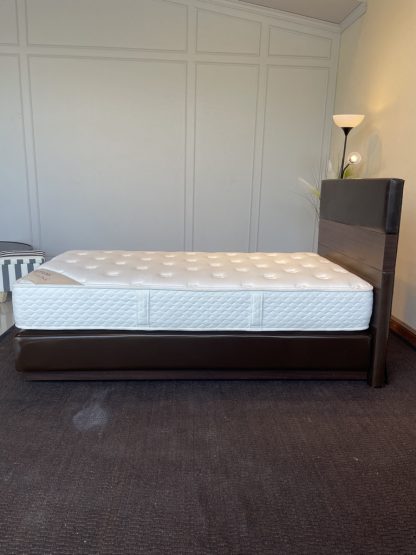เตียง 3.5 ฟุต โครงไม้ MDF หุ้มหนังเทียมสีน้ำตาลเข้ม