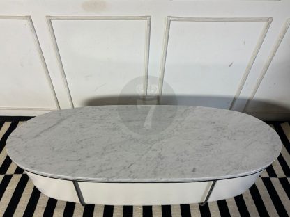 21.โต๊ะกลางท็อปหินอ่อนสีขาว ฐานไม้ โครงขาสเเตนเลสสีเงิน