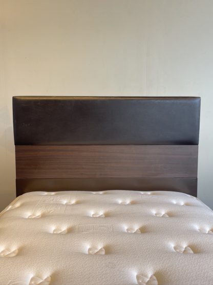เตียง 3.5 ฟุต โครงไม้ MDF หุ้มหนังเทียมสีน้ำตาลเข้ม