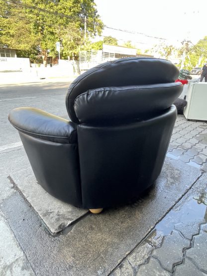 เก้าอี้อาร์มแชร์ เบาะหนังแท้ผิวสัมผัส สีดำ
