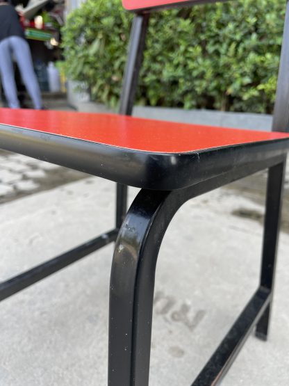 เก้าอี้โครงเหล็ก เบาะและพนักพิงไม้ MDF สีแดง โครงขาเหล็กสีดำ
