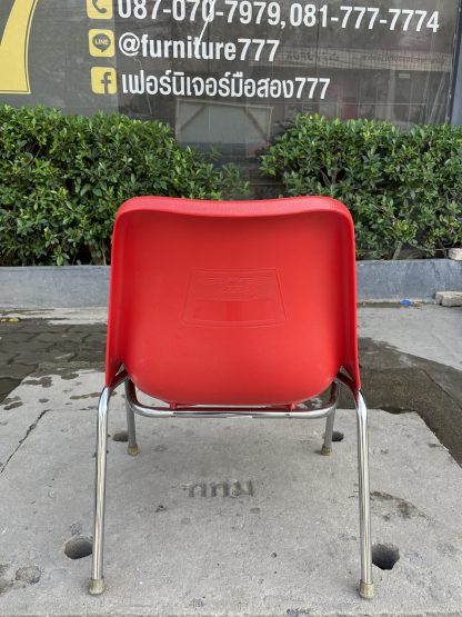 เก้าอี้พลาสติก สีแดง ขาเหล็ก