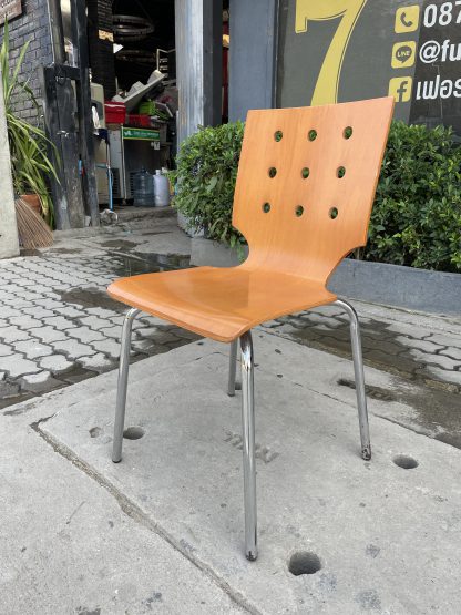 เก้าอี้ไม้ดัด MDF สีน้ำตาลลายไม้ ขาเหล็ก