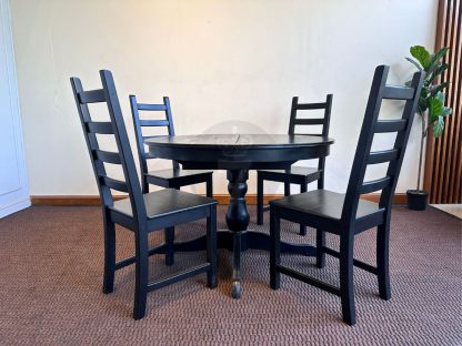 10.โต็ะทานอาหารไม้สีดำ 4 ที่นั่ง ท็อปกลมปรับขนาดได้ พร้อมเก้าอี้เข้าเซ็ต