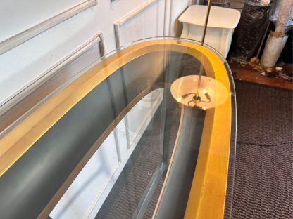 22.คอนโซลท็อปกระจก โครงขาไม้ ฐานรองกระจกสีโกลด์ แบรนด์ Jonathan Charles งานดีไซน์
