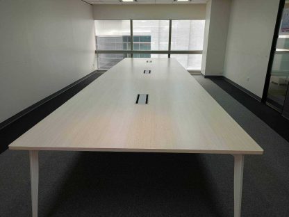 โต๊ะประชุม 6 เมตร ท็อปไม้ MDF 3 แผ่นต่อกัน มีช่องสายไฟในตัว 3 ช่อง