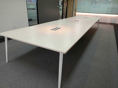 โต๊ะประชุม 6 เมตร ท็อปไม้ MDF 3 แผ่นต่อกัน มีช่องสายไฟในตัว 3 ช่อง