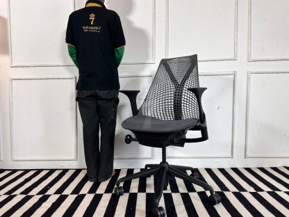 14.เก้าอี้สำนักงาน เบาะผ้าสีเทา ปรับความสูงและพนักได้ แบรนด์ Herman Miller