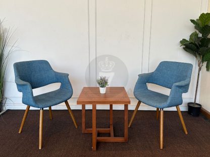 01.ชุดคอฟฟี่เทเบิ้ลเก้าอี้เบาะผ้าสีน้ำเงินโครงขาไม้ พร้อมโต๊ะกลางท็อปไม้ งานดีไซน์