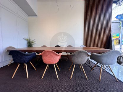 29.โต๊ะประชุม 9 ที่นั่ง ท็อปไม้สัก โครงขาเหล็ก มีช่องเก็บปลั๊ก พร้อมเก้าอี้เบาะผ้า 9 ตัว โครงขาไม้ คละสี