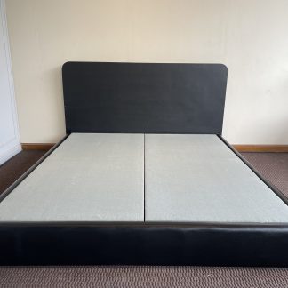 เตียง 6 ฟุต แบรนด์ INDEX หัวเตียงบุหนังเทียมสีขาว-ดำ