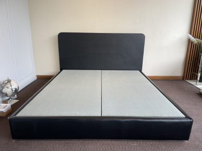 เตียง 6 ฟุต โครงไม้ MDF สีดำ ฐานเตียงหุ้มหนังเทียมสีดำ