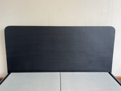 เตียง 6 ฟุต โครงไม้ MDF สีดำ ฐานเตียงหุ้มหนังเทียมสีดำ