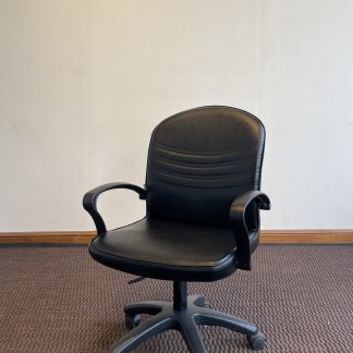 เก้าอี้สำนักงาน เบาะผ้าสีแดง