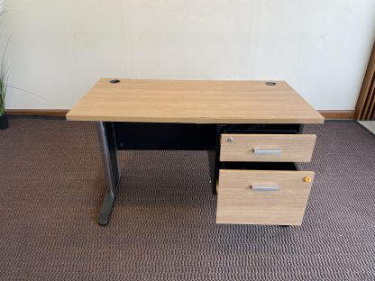 โต๊ะทำงาน 2 ลิ้นชัก ท็อปไม้ MDF สีบีชลายไม้ โครงขาเหล็ก