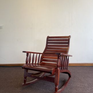 เก้าอี้โยกไม้มะค่า ตีลายระแนง โครงไม้งานกลึง