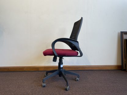เก้าอี้สำนักงาน เบาะผ้าสีแดง