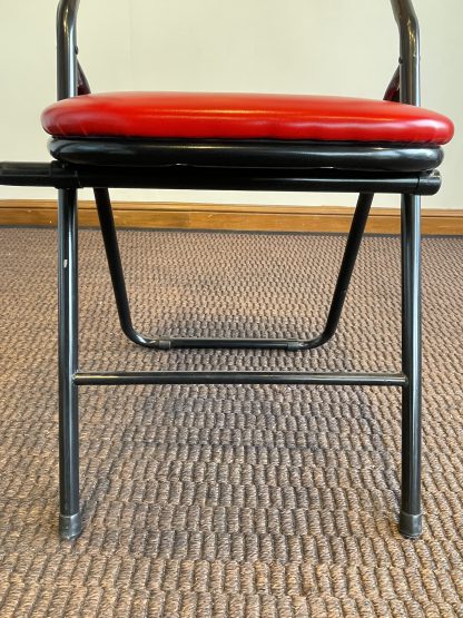 เก้าอี้เลคเชอร์ เบาะหนังเทียมสีแดง โครงเหล็กสามารถพับได้