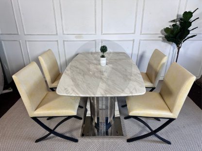 29.ชุดโต๊ะทานอาหาร 4 ที่นั่ง ท็อปหินอ่อนสีขาว โครงขาสแตนเลส พร้อมเก้าอี้เบาะหนัง PU สีขาว โครงขาเหล็กสีดำ