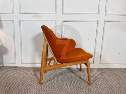 01.เก้าอี้อาร์มแชร์เบาะผ้าสีส้ม โครงขาไม้สน สไตล์มินิมอล