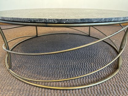โต๊ะกลางทรงกลม ท็อปหินอ่อนสีเทา โครงขาเหล็กดีไซน์สีทอง