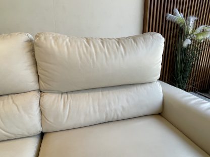 โซฟาแอล 4 ที่นั่ง เบาะหนังเเท้ผิวสัมผัส สีขาวครีม ขาไม้