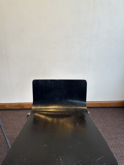 เก้าอี้บาร์ เบาะนั่งไม้ MDF สีดำ มีพนักพิง โครงขาเหล็ก มีที่พักเท้าในตัว