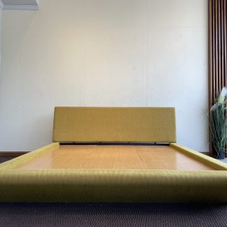 เตียง 6 ฟุต ไม้ MDF สีน้ำตาลเข้ม มีชั้นวางของข้างเตียง